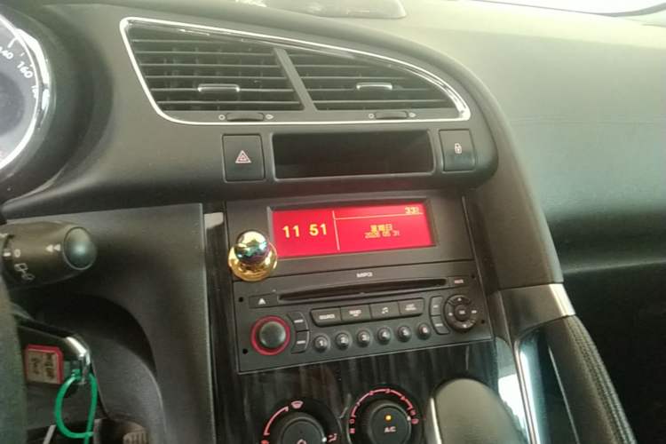 Used Peugeot 3008 2015 1.6THP Automatic Classic Edition Audio And AC Panel