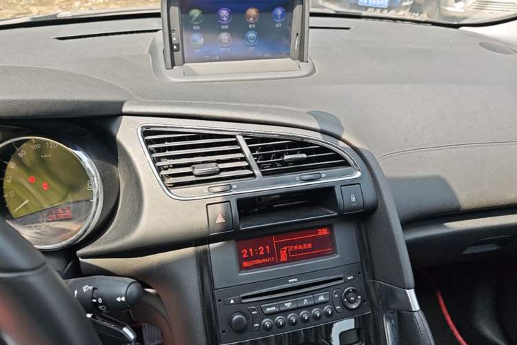 Used Peugeot 3008 2015 1.6THP Automatic Trend Edition Audio And AC Panel