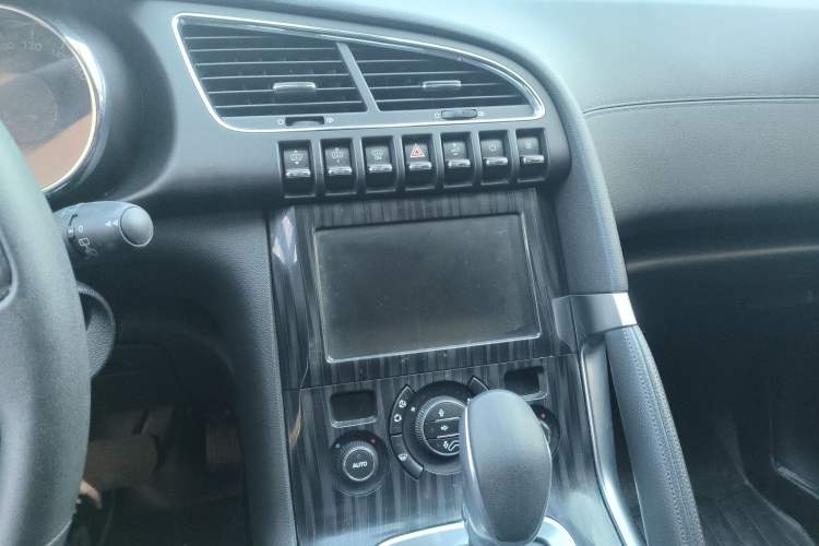 Used Peugeot 3008 2015 1.6THP Automatic Prestige Edition Audio And AC Panel