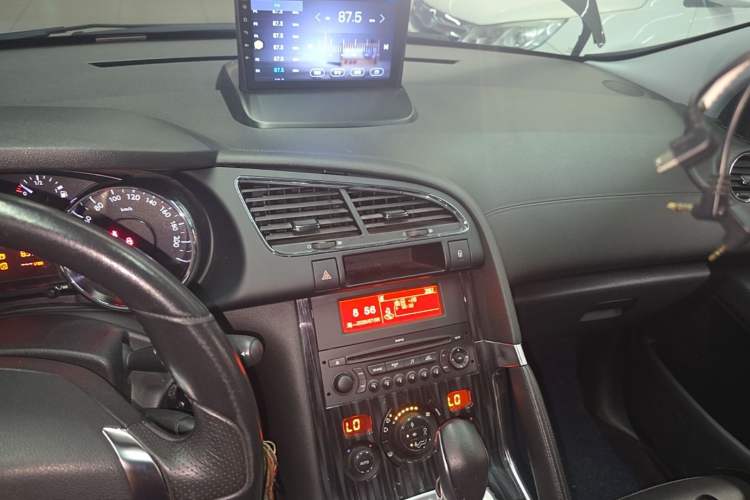 Used Peugeot 3008 2015 2.0L Automatic Trend Edition Audio And AC Panel