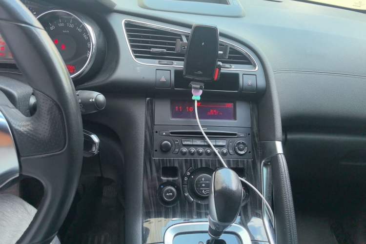 Used Peugeot 3008 2015 2.0L Automatic Trend Edition Audio And AC Panel
