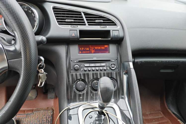 Used Peugeot 3008 2015 2.0L Automatic Classic Edition Audio And AC Panel