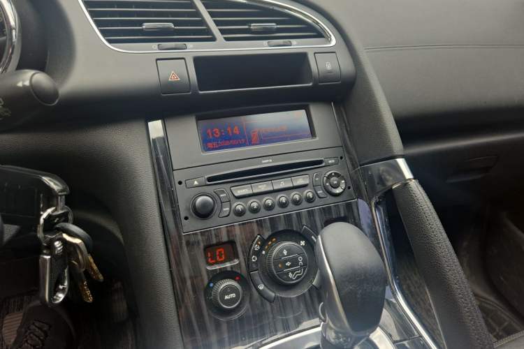 Used Peugeot 3008 2015 2.0L Automatic Trend Edition Audio And AC Panel