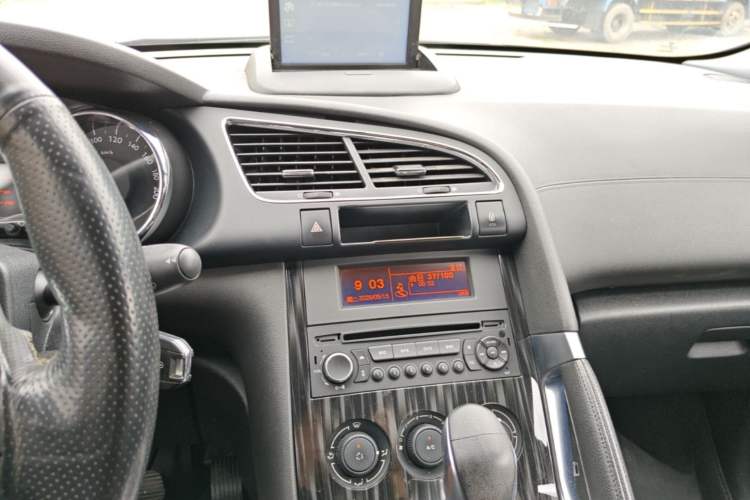Used Peugeot 3008 2015 2.0L Automatic Classic Edition Audio And AC Panel