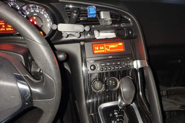 Used Peugeot 3008 2015 1.6THP Automatic Classic Edition Audio And AC Panel