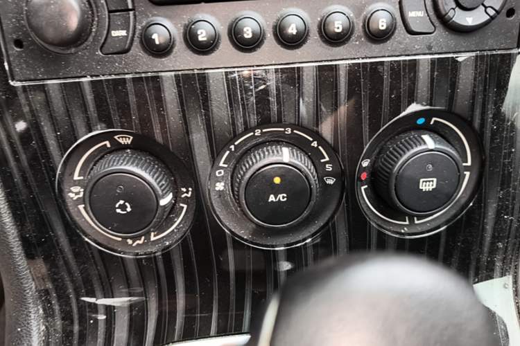Used Peugeot 3008 2015 1.6THP Automatic Classic Edition Audio And AC Panel