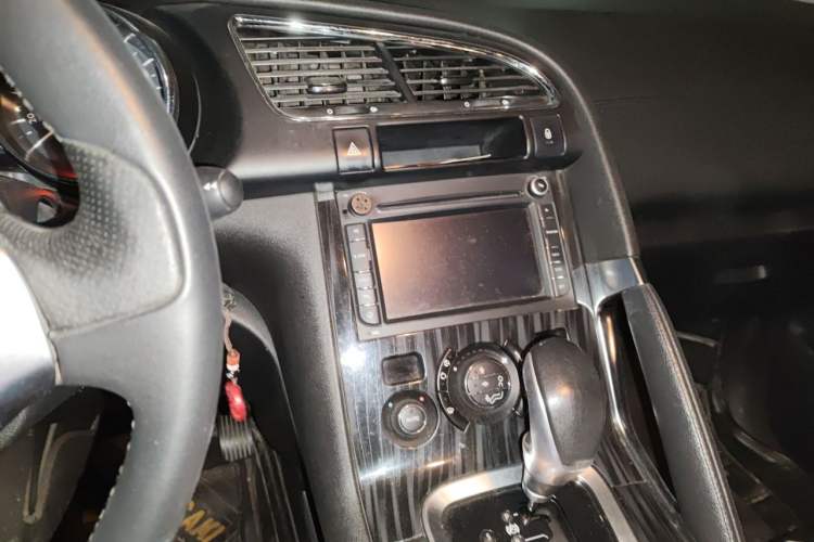 Used Peugeot 3008 2015 1.6THP Automatic Classic Edition Audio And AC Panel