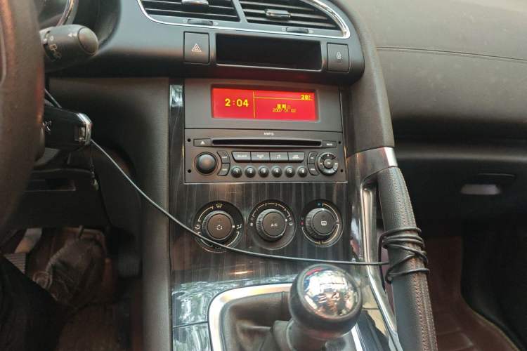 Used Peugeot 3008 2015 2.0L Manual Classic Edition Audio And AC Panel