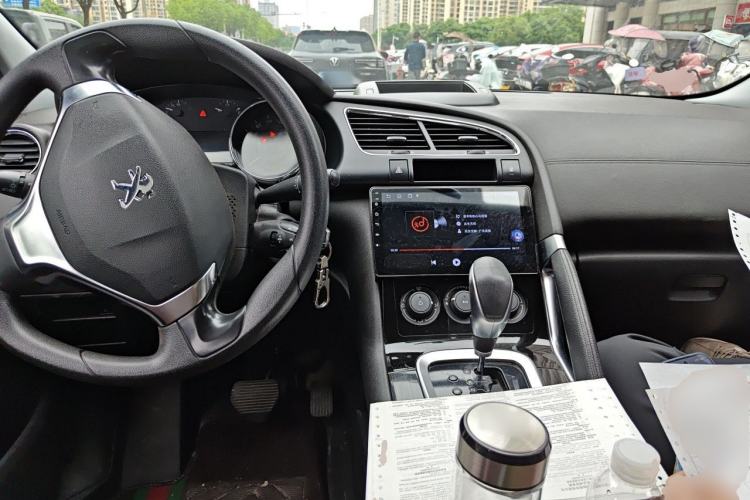 Used Peugeot 3008 2015 2.0L Automatic Classic Edition Center Console