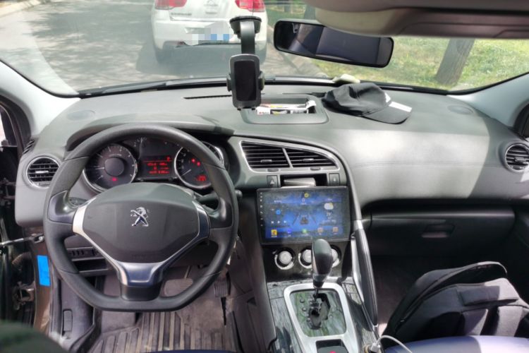 Used Peugeot 3008 2015 1.6THP Automatic Classic Edition Center Console