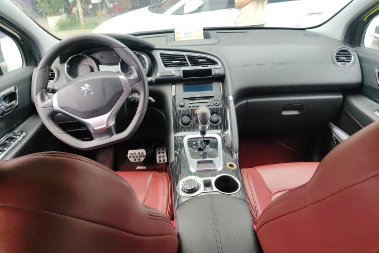 Used Peugeot 3008 2015 1.6THP Automatic Classic Edition Center Console
