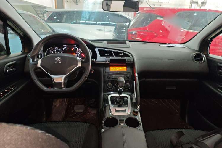 Used Peugeot 3008 2015 2.0L Automatic Classic Edition Center Console