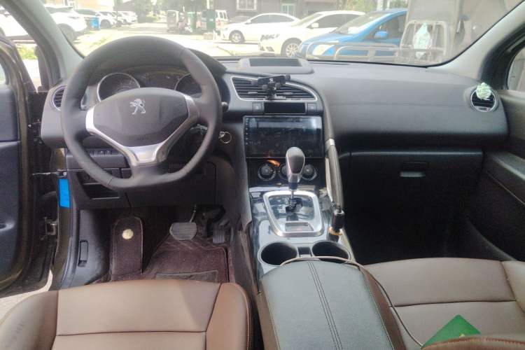 Used Peugeot 3008 2015 2.0L Automatic Classic Edition Center Console