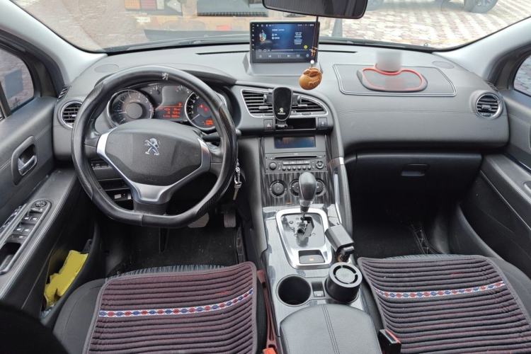 Used Peugeot 3008 2015 2.0L Automatic Classic Edition Center Console