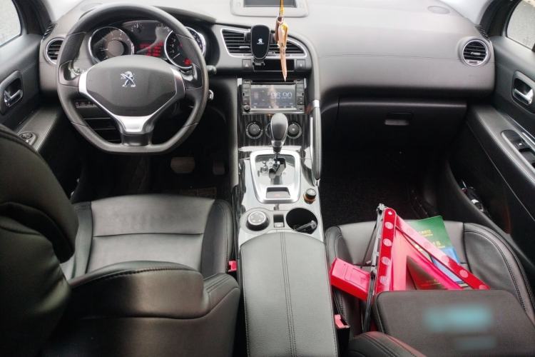 Used Peugeot 3008 2015 1.6THP Automatic Classic Edition Center Console