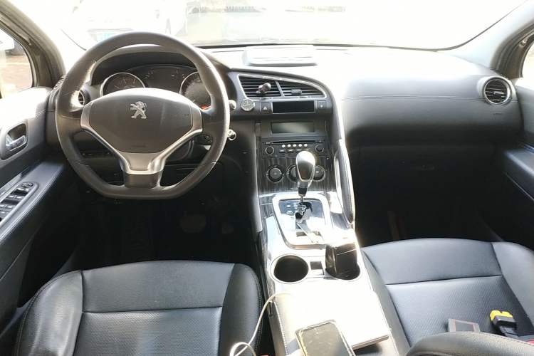 Used Peugeot 3008 2015 2.0L Automatic Classic Edition Center Console