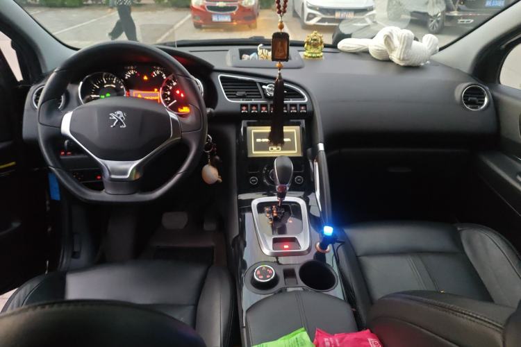 Used Peugeot 3008 2015 1.6THP Automatic Prestige Edition Center Console