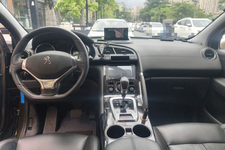 Used Peugeot 3008 2015 2.0L Automatic Trend Edition Center Console