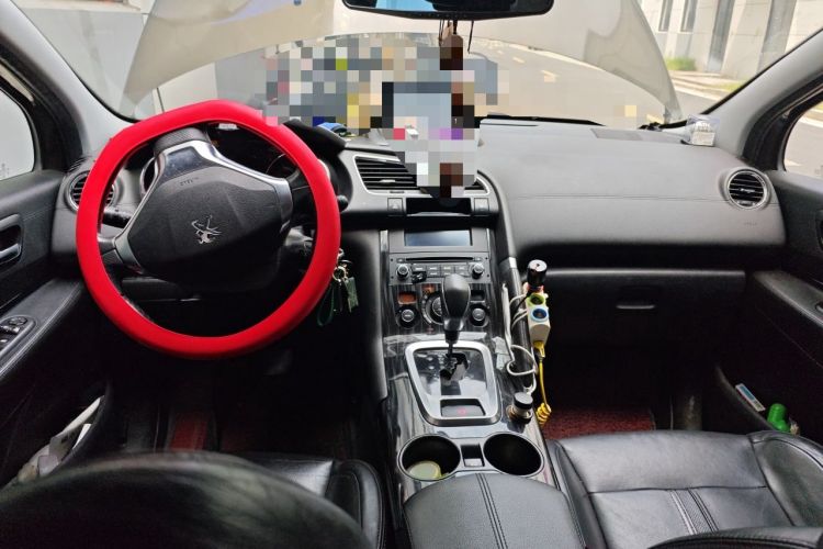 Used Peugeot 3008 2015 2.0L Automatic Trend Edition Center Console