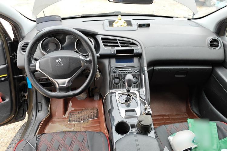 Used Peugeot 3008 2015 2.0L Automatic Classic Edition Center Console