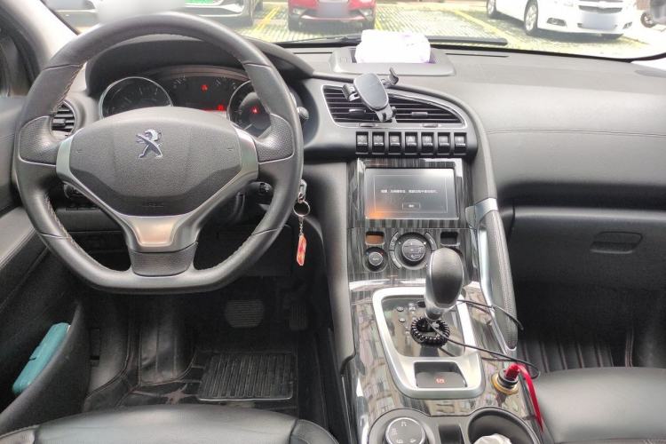 Used Peugeot 3008 2015 1.6THP Automatic Prestige Edition Center Console