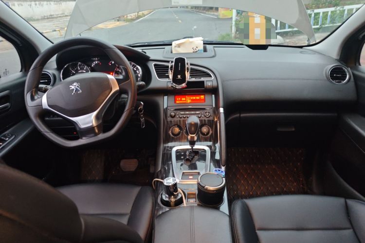 Used Peugeot 3008 2015 2.0L Automatic Classic Edition Center Console
