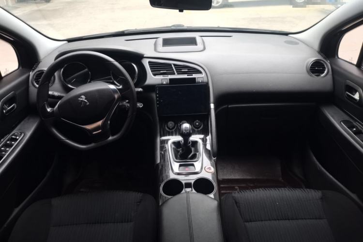 Used Peugeot 3008 2015 2.0L Manual Classic Edition Center Console