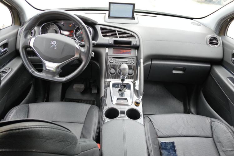 Used Peugeot 3008 2015 2.0L Automatic Classic Edition Center Console
