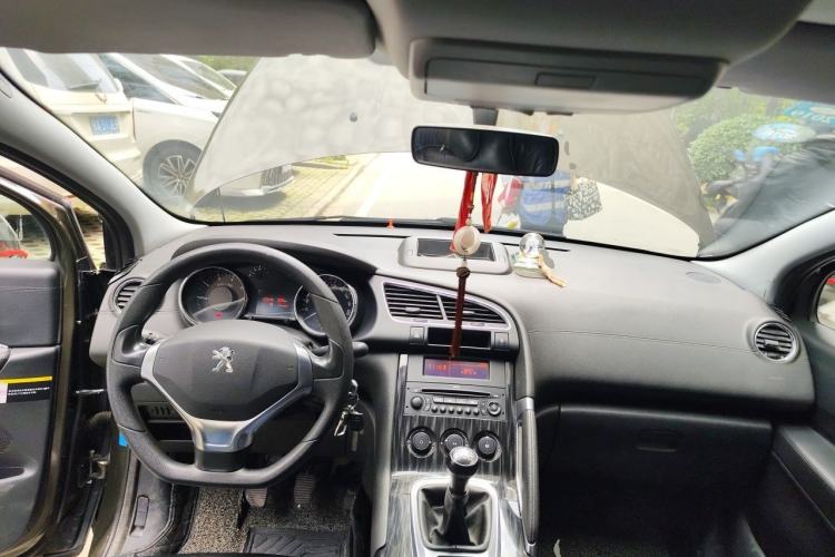 Used Peugeot 3008 2015 2.0L Manual Classic Edition Center Console