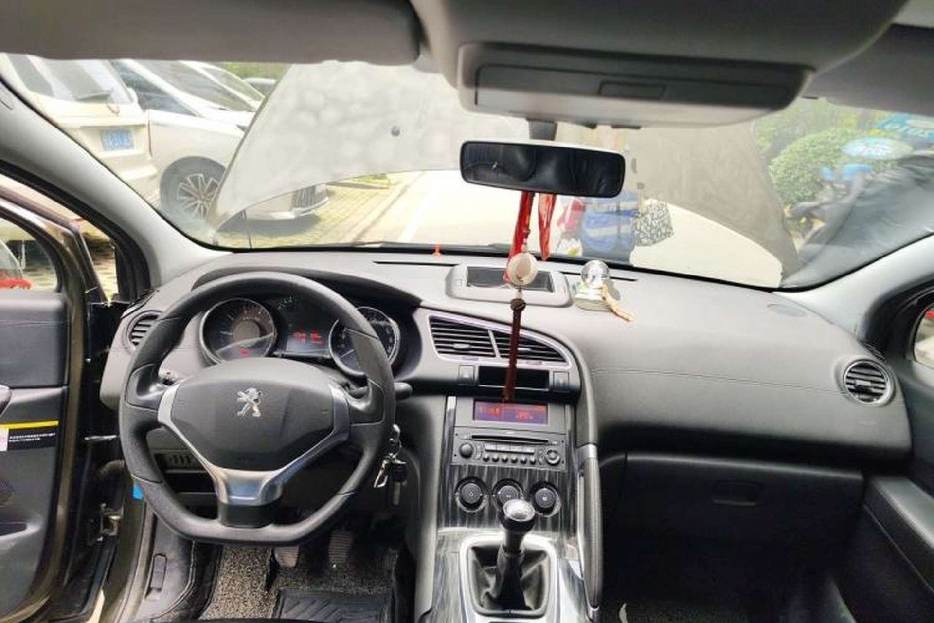 Used Peugeot 3008 2015 2.0L Manual Classic Edition Center Console