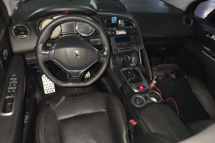 Used Peugeot 3008 2015 1.6THP Automatic Classic Edition Center Console
