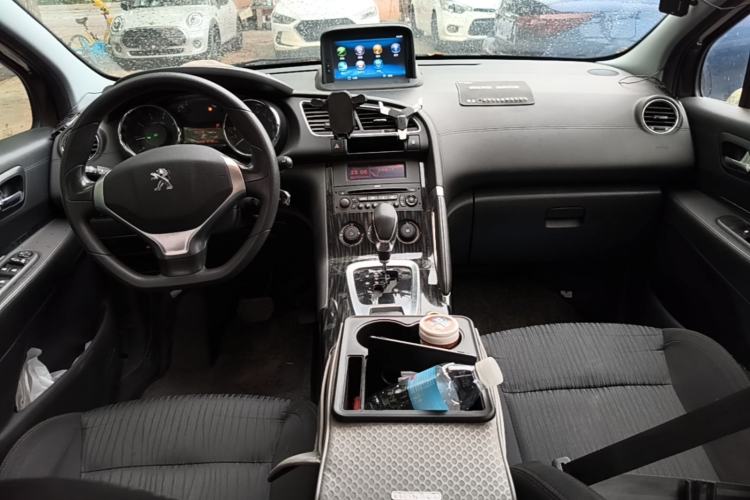 Used Peugeot 3008 2015 1.6THP Automatic Classic Edition Center Console