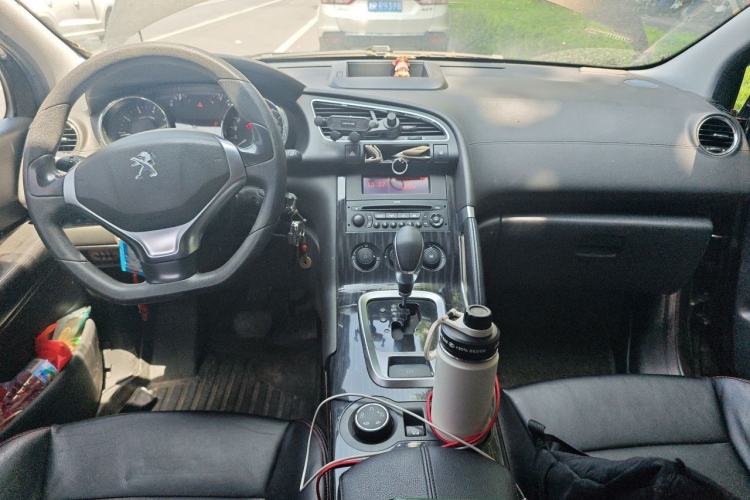 Used Peugeot 3008 2015 1.6THP Automatic Classic Edition Center Console