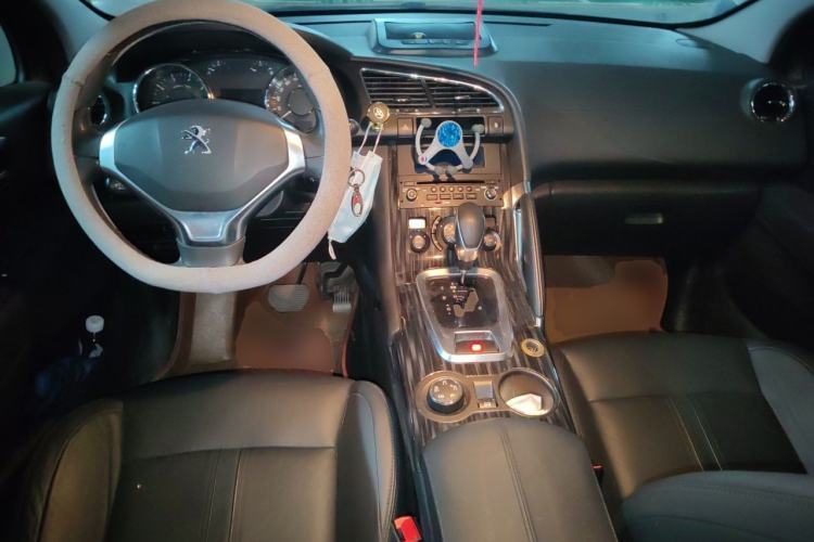Used Peugeot 3008 2015 1.6THP Automatic Classic Edition Center Console