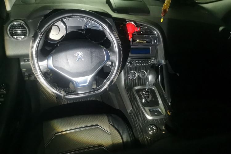 Used Peugeot 3008 2015 1.6THP Automatic Classic Edition Center Console