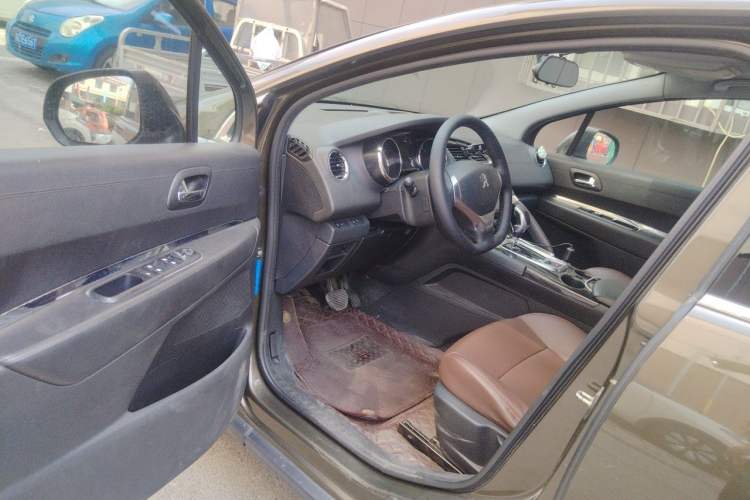 Used Peugeot 3008 2015 2.0L Automatic Classic Edition Driver Seat