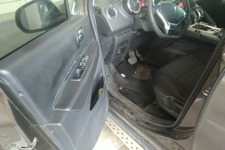 Used Peugeot 3008 2015 1.6THP Automatic Classic Edition Driver Seat