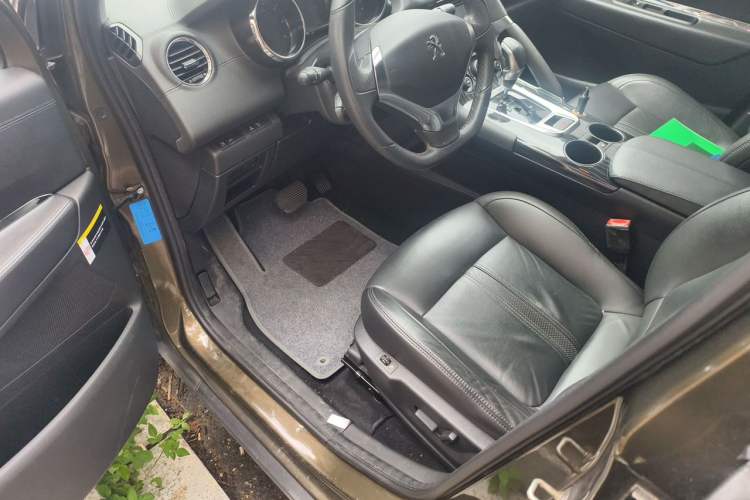 Used Peugeot 3008 2015 2.0L Automatic Trend Edition Driver Seat