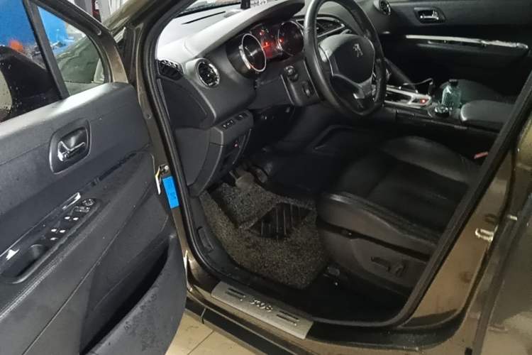 Used Peugeot 3008 2015 1.6THP Automatic Trend Edition Driver Seat
