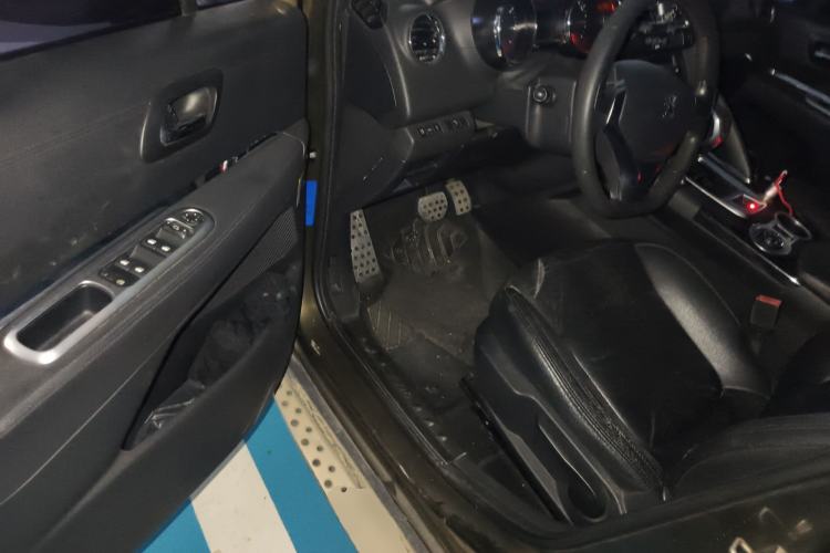 Used Peugeot 3008 2015 1.6THP Automatic Classic Edition Driver Seat