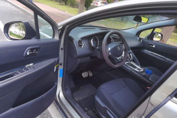Used Peugeot 3008 2015 1.6THP Roland Garros Edition Driver Seat