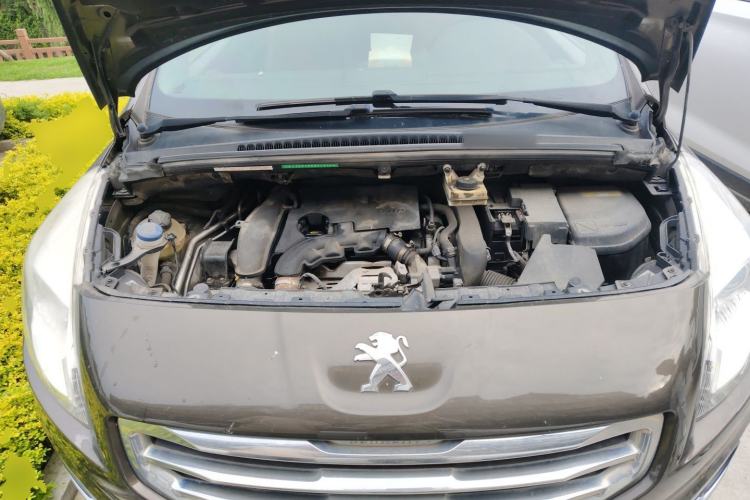 Used Peugeot 3008 2015 1.6THP Automatic Classic Edition Engine Bay