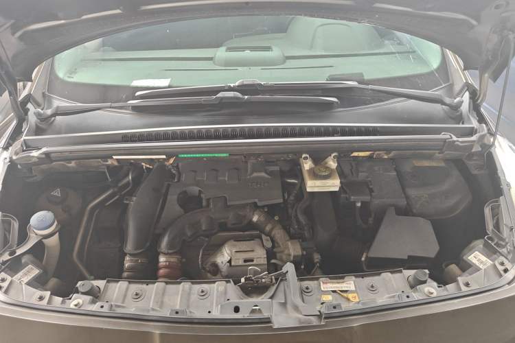 Used Peugeot 3008 2015 1.6THP Automatic Trend Edition Engine Bay
