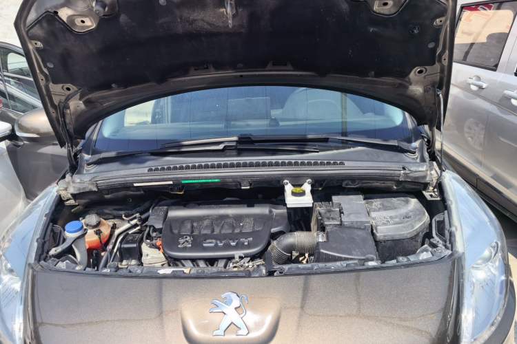 Used Peugeot 3008 2015 2.0L Automatic Classic Edition Engine Bay