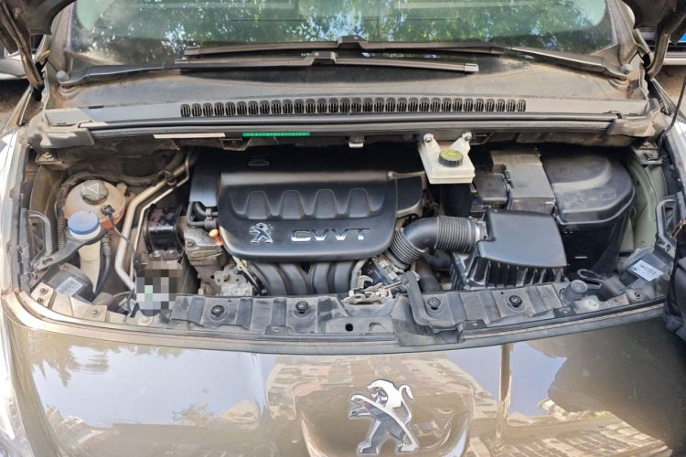Used Peugeot 3008 2015 2.0L Automatic Trend Edition Engine Bay