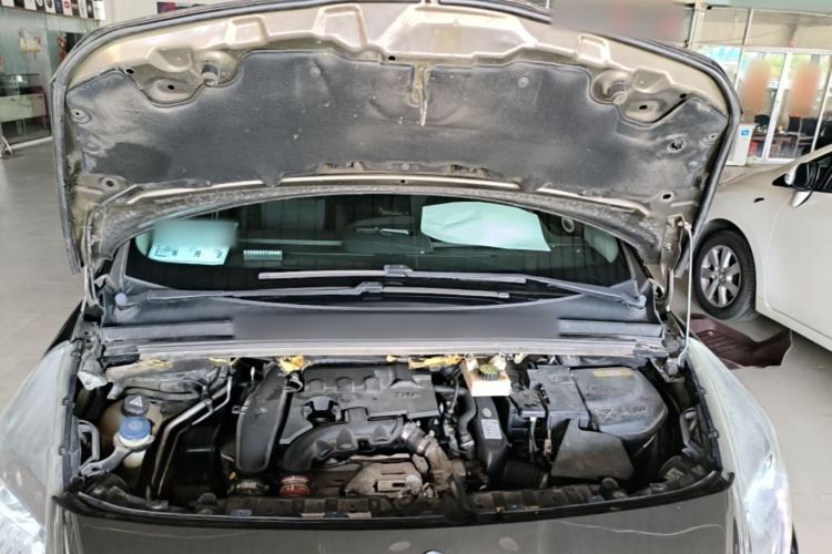 Used Peugeot 3008 2015 1.6THP Automatic Classic Edition Engine Bay