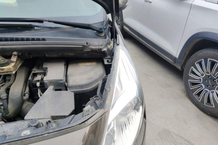 Used Peugeot 3008 2015 1.6THP Automatic Classic Edition Engine Bay Left