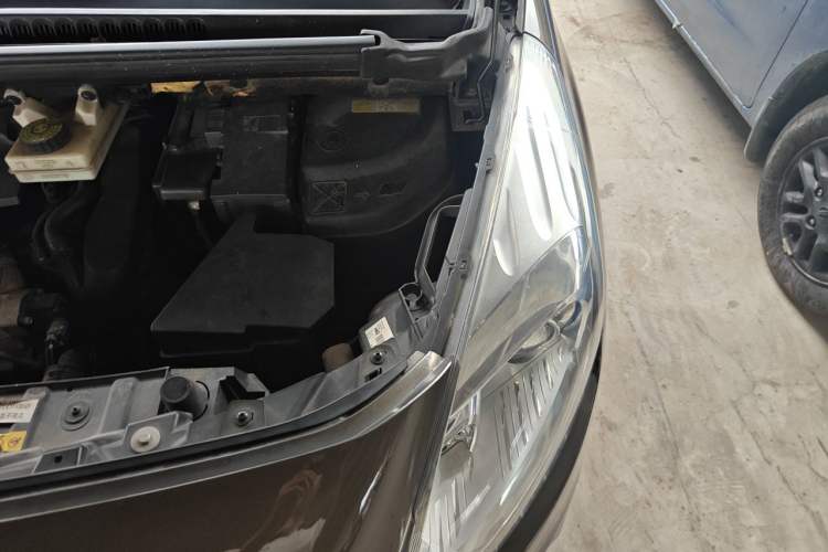 Used Peugeot 3008 2015 1.6THP Automatic Trend Edition Engine Bay Left