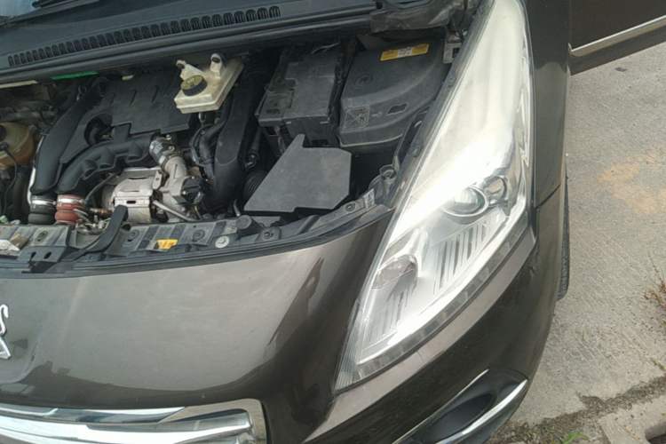 Used Peugeot 3008 2015 1.6THP Automatic Classic Edition Engine Bay Left