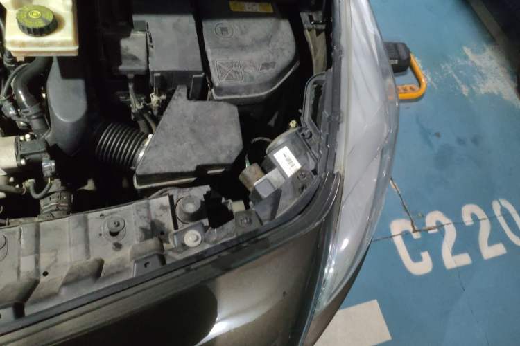 Used Peugeot 3008 2015 1.6THP Automatic Prestige Edition Engine Bay Left